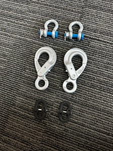 Each kit contains: 2 Hammerlocks, 2 Eye Hooks with Latch Hammerlock size: 8mm WLL 2,500kg, Breaking Force 10,000kg Eye Sling Hook size: 6mm WLL 1,400kg, Breaking Force 5,600kg, and 2 shackles. Can be used together with BOTH Chain 4177-25 and 4177-35. This setup suits a Trailer with an ATM up to 3700kg (perfectly with 2500kg and 3500kg).