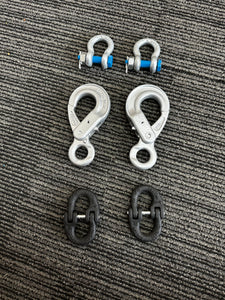 Each kit contains: 2 Hammerlocks, 2 Eye Hooks with Latch Hammerlock size: 8mm WLL 2,500kg, Breaking Force 10,000kg Eye Sling Hook size: 6mm WLL 1,400kg, Breaking Force 5,600kg, and 2 shackles. Can be used together with BOTH Chain 4177-25 and 4177-35. This setup suits a Trailer with an ATM up to 3700kg (perfectly with 2500kg and 3500kg).