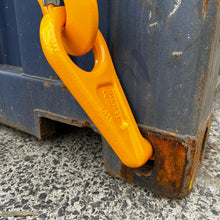 Load image into Gallery viewer, G80 Lifting Eye Container Hook - 45 deg Right Hand, WLL 12.5 Ton Features: Made from G80 alloy steel for durability Designed for lifting containers by connecting to twist lock pockets Safety factor of 4:1 for secure lifting operations Conforms to AS 3776 standards Working Load Limit (WLL) of 12.5 tonnes