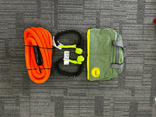 Load image into Gallery viewer, George4x4 Kinetic Rope Soft Shackle Kit
This kit includes

1pc*Kinetic Rope(Orange), 100% double braided Nylon

22mm*9m

Breaking Strength: 13300kg

2pcs*Soft Shackles (Green), designed with Black eye, Australian made

Total length: 70cm

Breaking Strength: 22000kg 

1pc*Soft Shackle Hitch (SK+ Hitch)

WLL 5000kg, Breaking Strength: 20000kg

1pc*Carry Bag 