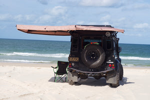 GEORGE4X4 270 Free Standing Awning perfect for smaller vehicles like the Suzuki Jimny, Jeep Wrangler, and Defender 90
Built-in LED Lighting: Illuminate your campsite with integrated LED lights powered by a 5m USB cable. Optimal Dimensions: 2m length with a 2m radius—small enough to be versatile, yet spacious enough for comfort. Durable Material: Made from rugged 280g polycotton canvas, ensuring waterproof protection and durability. Lightweight Design: Weighs only 23kg, making it easy to transport and set up