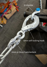 Load image into Gallery viewer, Each kit contains: 2 Hammerlocks, 2 Eye Hooks with Latch Hammerlock size: 8mm WLL 2,500kg, Breaking Force 10,000kg Eye Sling Hook size: 6mm WLL 1,400kg, Breaking Force 5,600kg, and 2 shackles. Can be used together with BOTH Chain 4177-25 and 4177-35. This setup suits a Trailer with an ATM up to 3700kg (perfectly with 2500kg and 3500kg).